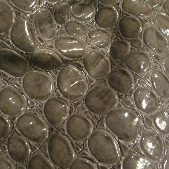 Gray Guess Crocodile Pattern Women's Purse - Picture 2 of 6